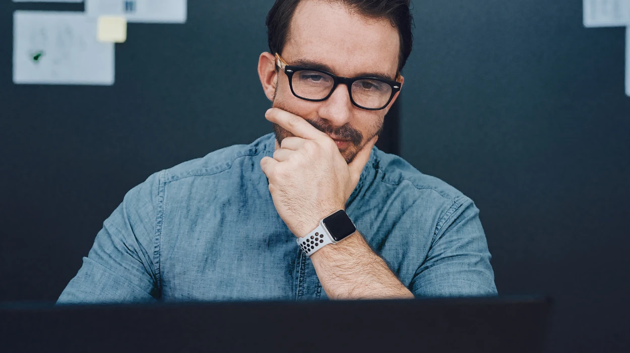 How Can Readers Identify Sponsored Content Versus Genuine Editorial Articles Online?