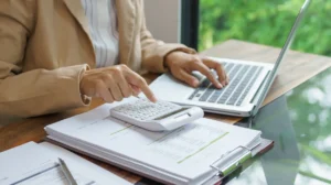 What Determines the Cost Models for Banner Advertising