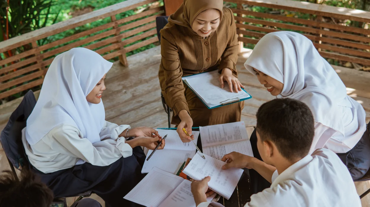 How Education Brands Guide Students Using Program Awareness Banner Campaigns