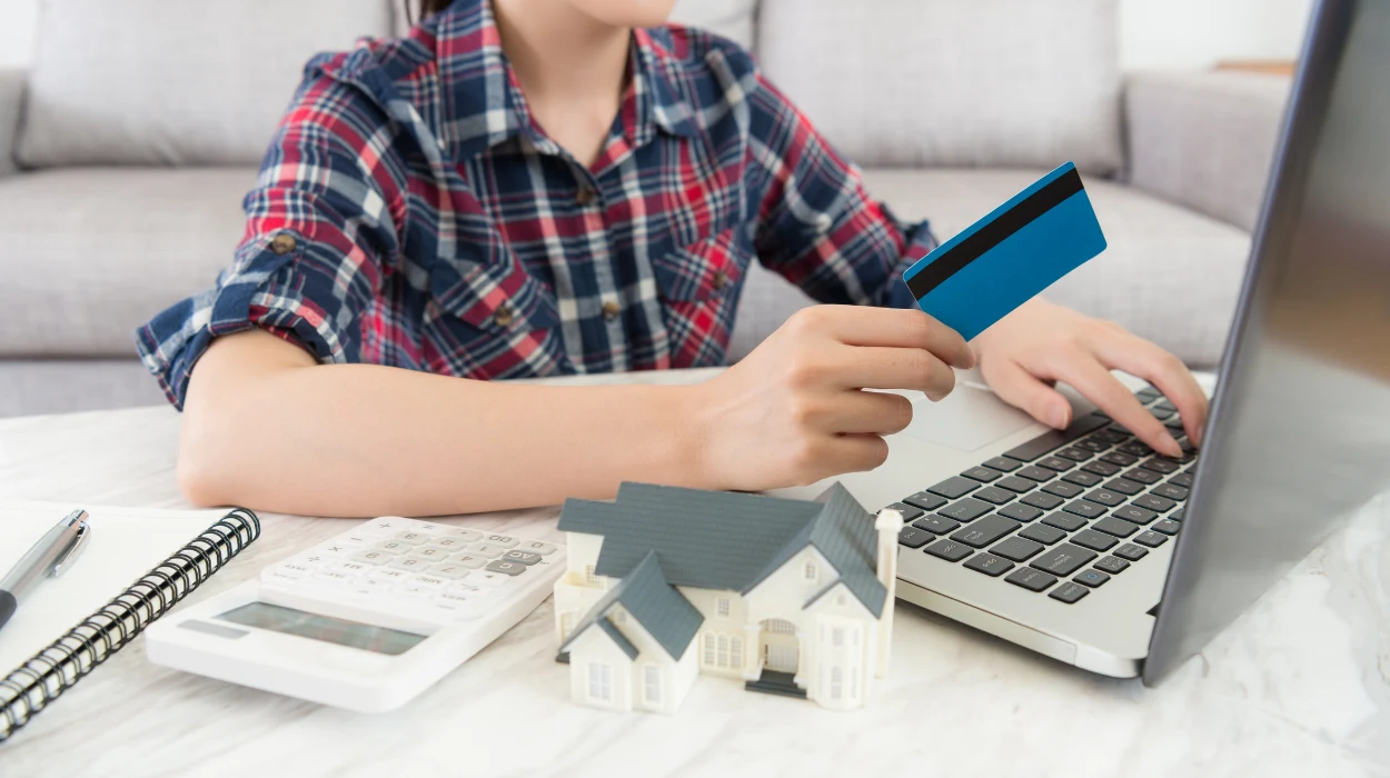 How Finance Brands Promote Credit Cards Using Display Campaigns