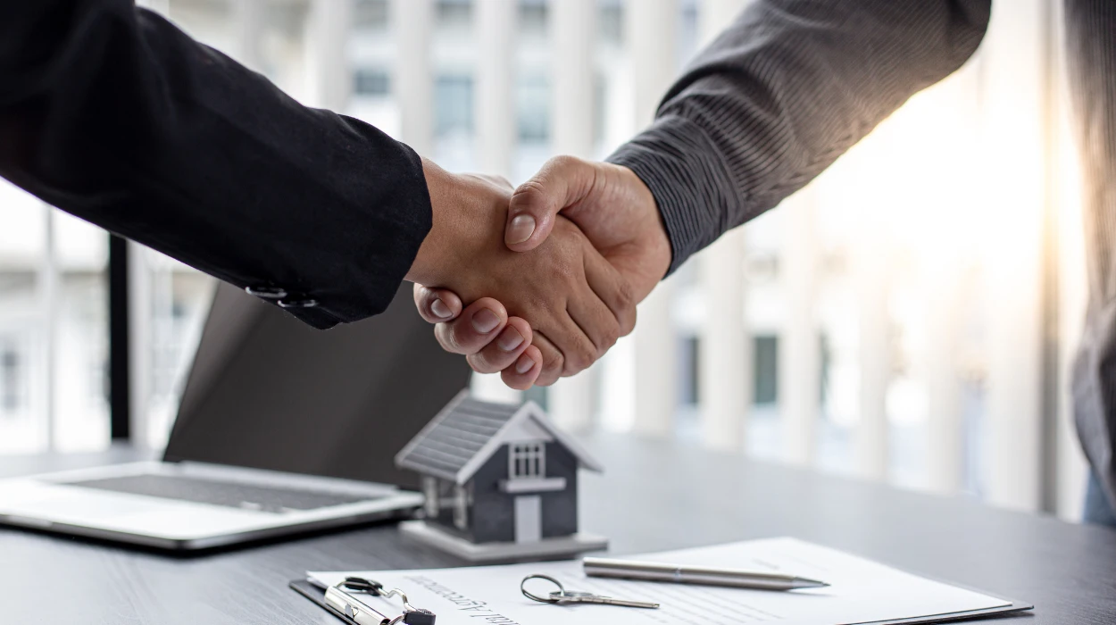 How Realtors Educate Buyers Using Property Comparison Banner Ads