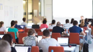 How Universities Convert Program Awareness Into Final Enrollments Using Display Retargeting Ads
