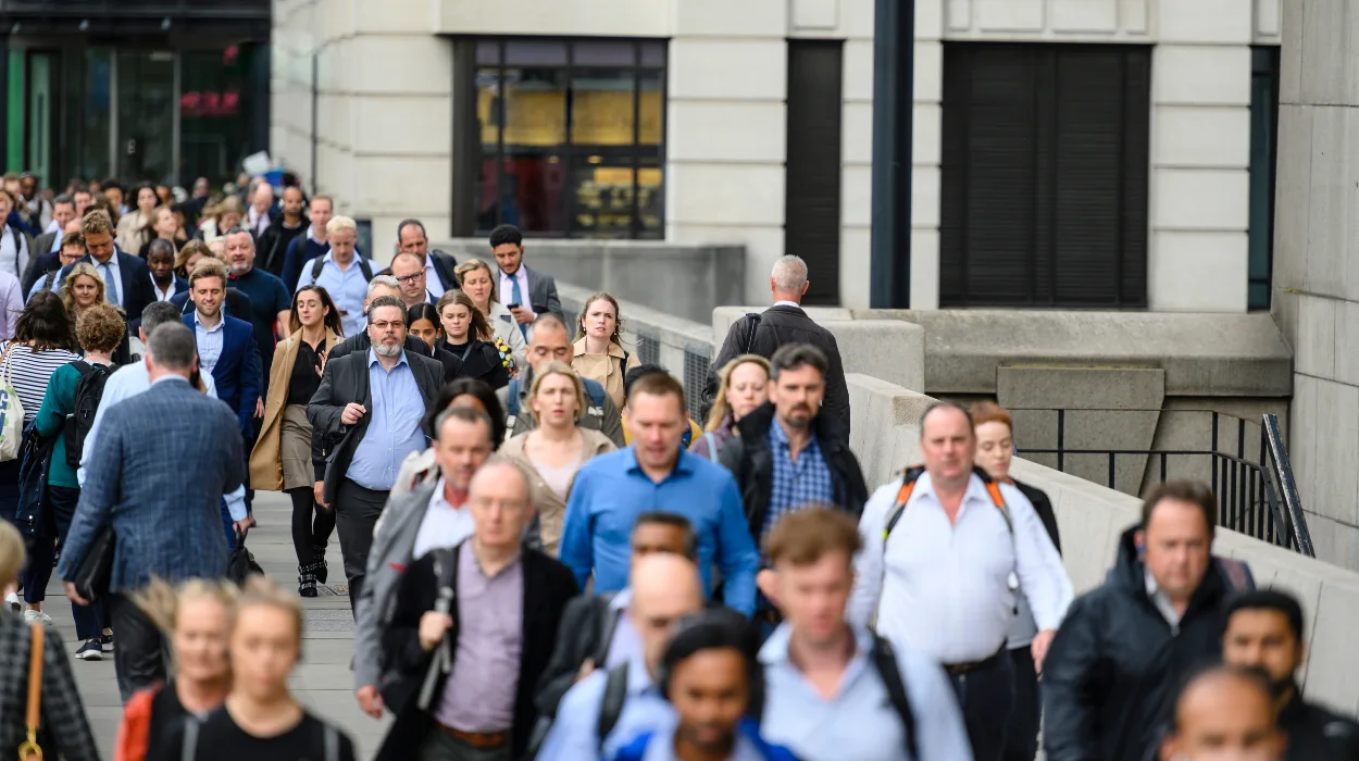 How to Use Third-Party Research to Build Authority in a Crowded UK Niche
