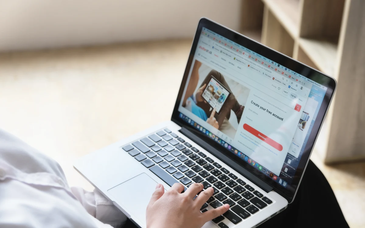 Why Fintech Brands Use Sponsored Content on UK News Sites